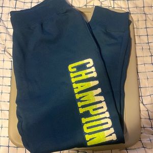 NWOT Men’s Champion Reverse Weave Joggers